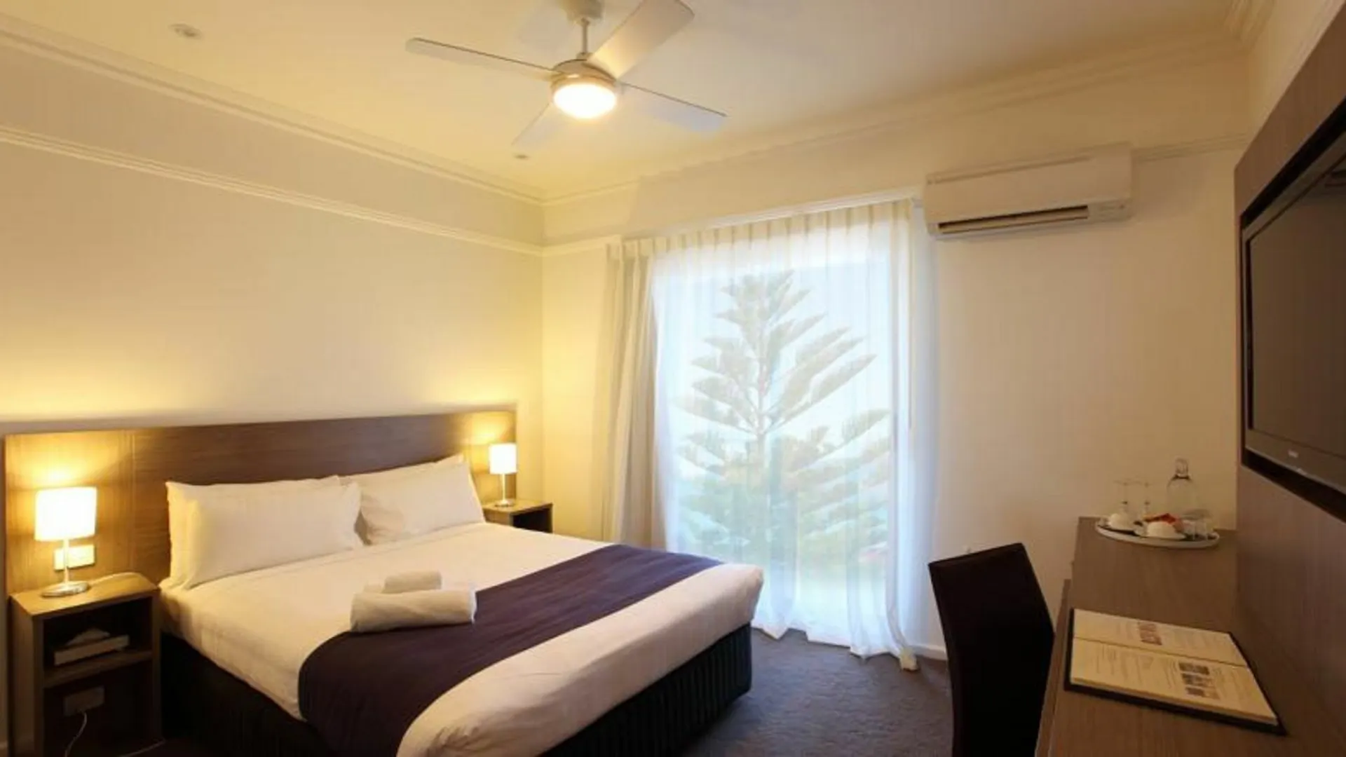 ***  Cottesloe Beach Hotel Perth Australia
